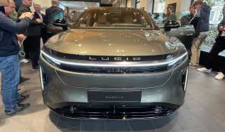 Lucid Gravity - front